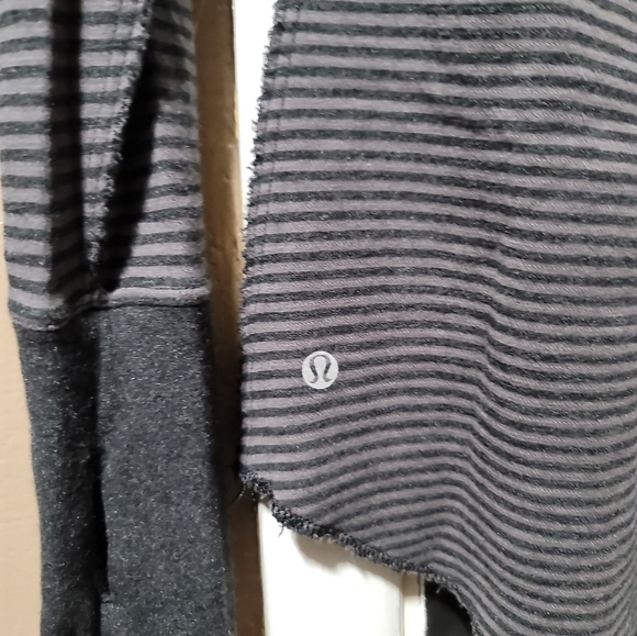 Lululemon Open Your Heart Long Sleeve Heathered Black Classic Stripe Reversible - Picture 9 of 10